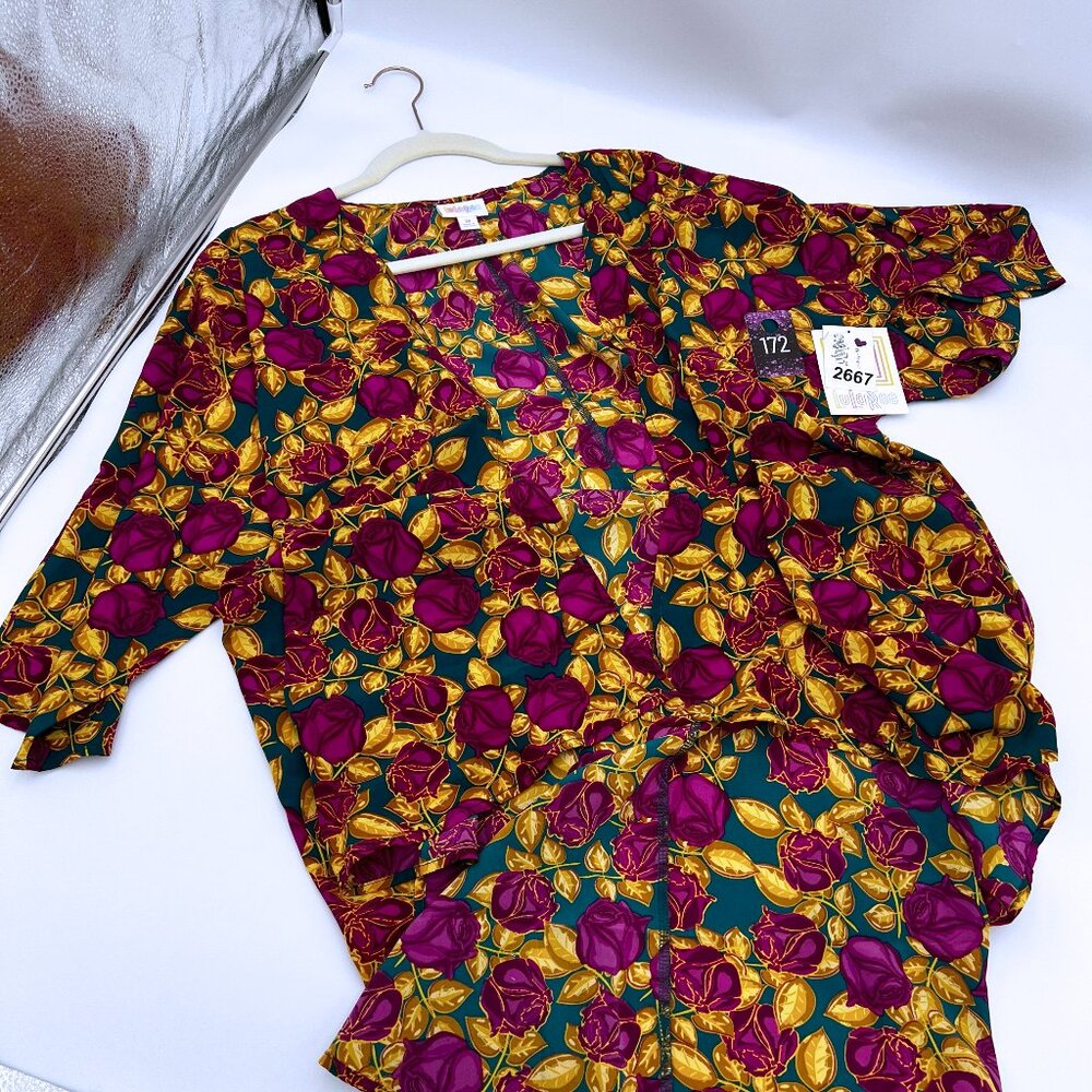 New With Tags LuLaRoe Lindsay kimono styled cardigan in medium (10-18)